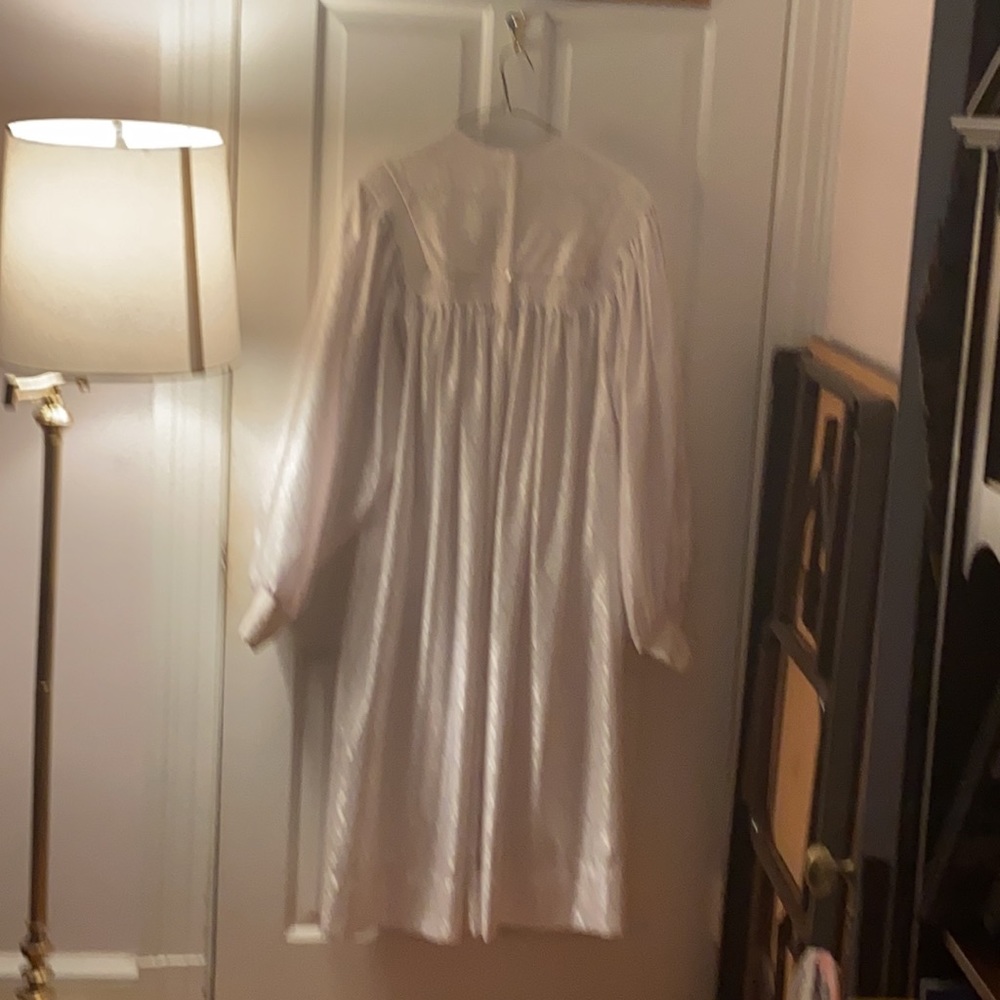 White Ceremonial Robe - Picture 3 of 5